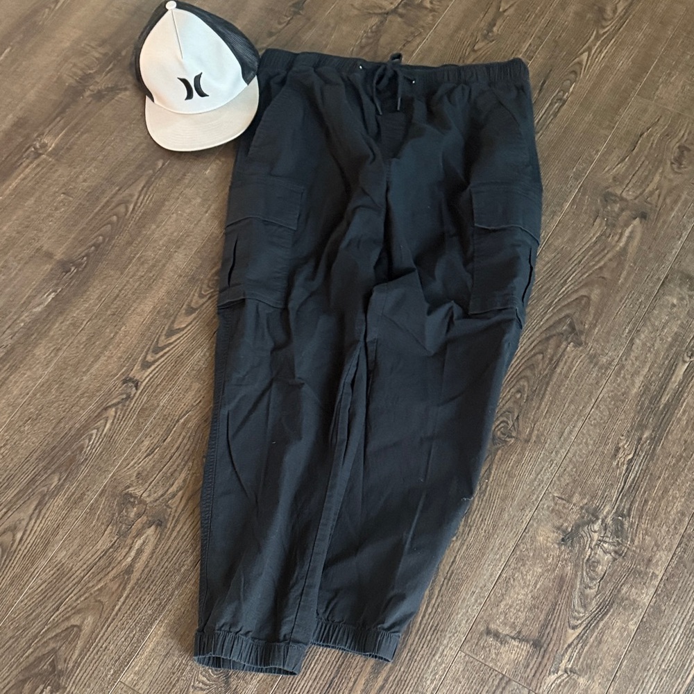 Hurley mens black joggers XL and Hat